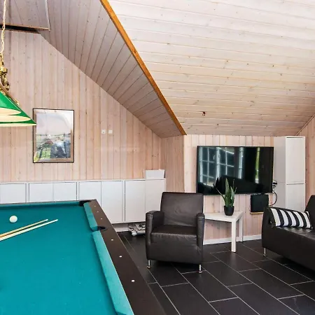 Ferienhaus Nine-bedroom In Fano