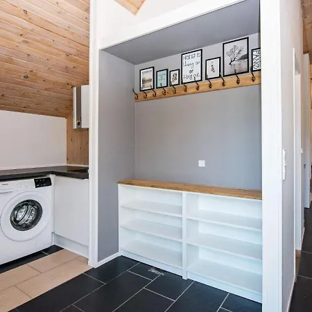 Nine-bedroom In Fano 度假居